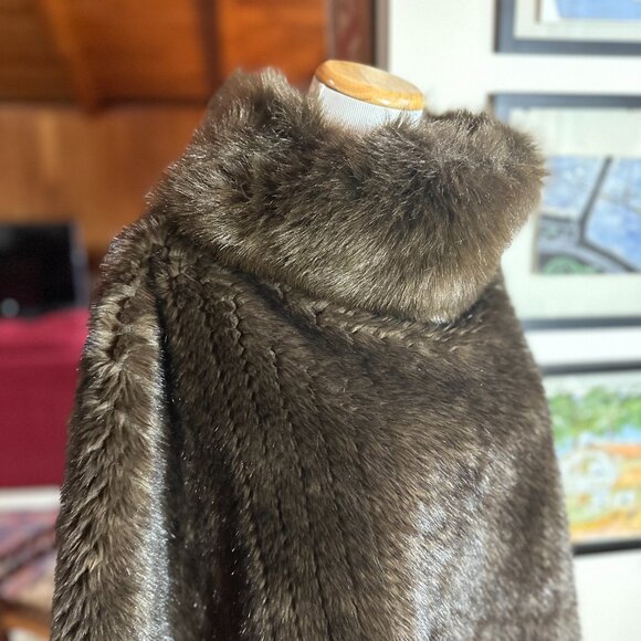 NWT - TERRY LEWIS Brown Faux Fur Turtleneck Poncho – OS - Picture 3 of 8